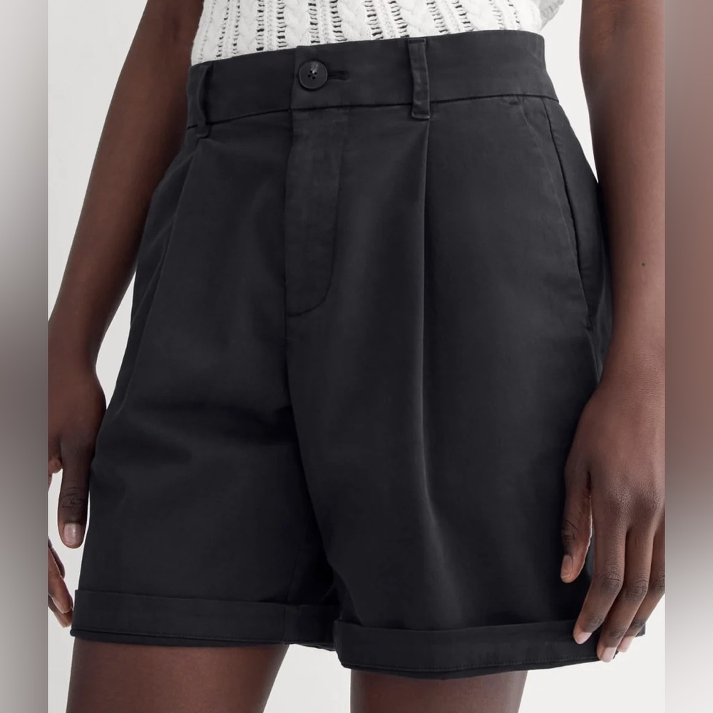 Everlane Pleated Chino Short in Black - Picture 2 of 6
